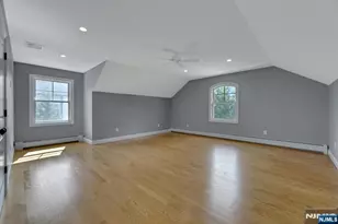 23 Hollybrook Rd, Paramus, NJ 07652 - Photo 31