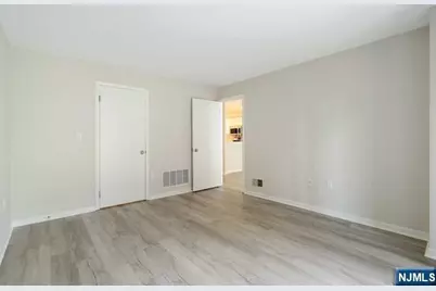 403B Nelson Court, Edgewater, NJ 07020 - Photo 13