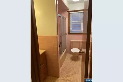 146 Westminster Place 2nd Floor #2nd floor, Lodi, NJ 07644 - Photo 5
