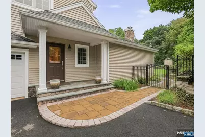 44 Barrett Lane, Wyckoff Township, NJ 07481 - Photo 5
