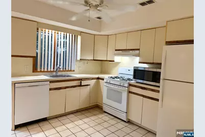 1643 Maple Street, Fort Lee, NJ 07024 - Photo 9