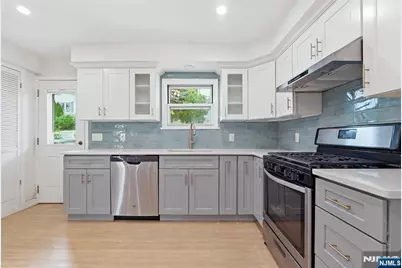 106 Hillcrest Avenue, Woodland Park, NJ 07424 - Photo 7