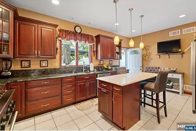371 2nd Avenue, Lyndhurst Township, NJ 07071 - Photo 9