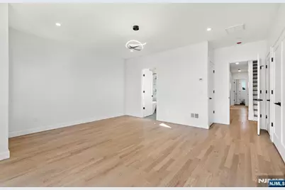 503 Saint Pauls Avenue, Cliffside Park, NJ 07010 - Photo 27