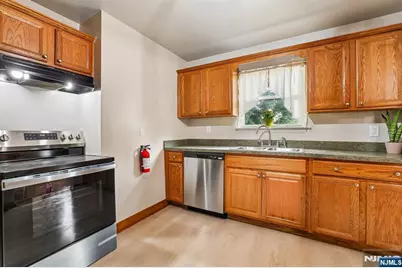 584 Thomas Boulevard 5 #5, East Orange, NJ 07017 - Photo 5