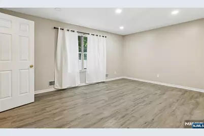 584 Thomas Boulevard 5 #5, East Orange, NJ 07017 - Photo 15