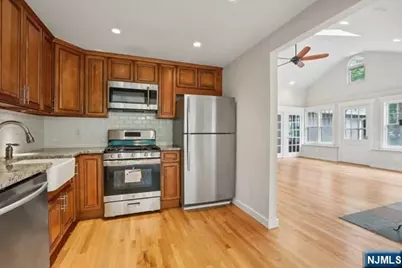 261 W Saddle River Road, Upper Saddle River, NJ 07458 - Photo 9