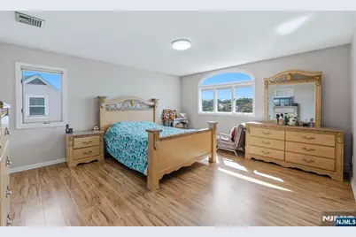 115 Tuella Avenue, Elmwood Park, NJ 07407 - Photo 17