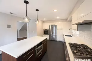 217 Slocum Way, Fort Lee, NJ 07024 - Photo 5