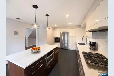 217 Slocum Way, Fort Lee, NJ 07024 - Photo 3
