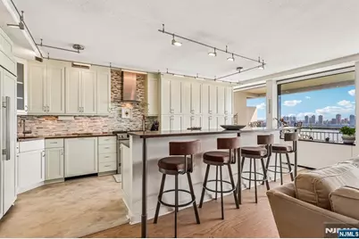 4 Horizon Road #1015, Fort Lee, NJ 07024 - Photo 3