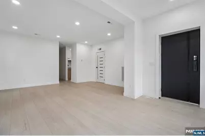 423 Aurora Avenue 1 #1, Cliffside Park, NJ 07010 - Photo 5