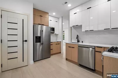 423 Aurora Avenue 1 #1, Cliffside Park, NJ 07010 - Photo 15