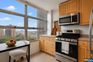 6050 E Kennedy Blvd 15G, West New York, NJ 07093 - Photo 11