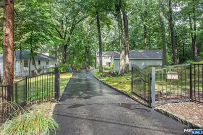 17 Highland Road, Bloomingdale, NJ 07403 - Photo 5