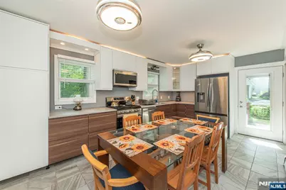 17 Highland Road, Bloomingdale, NJ 07403 - Photo 7
