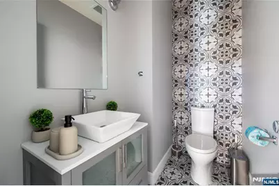 240 Clark Terrace B #B, Cliffside Park, NJ 07010 - Photo 15