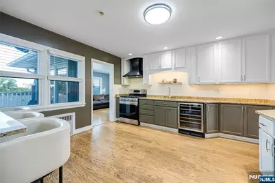12 Lois Avenue, Clifton, NJ 07014 - Photo 15