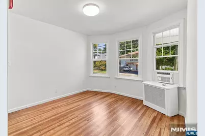 41 Central Avenue 41 A #41 A, Rochelle Park Township, NJ 07662 - Photo 5