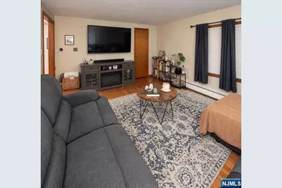 664 10th Street, Lyndhurst Township, NJ 07071 - Photo 3