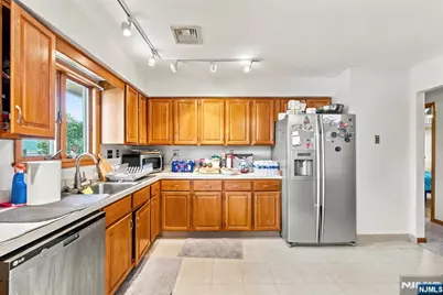 56 Hillcrest Avenue, Woodland Park, NJ 07424 - Photo 25