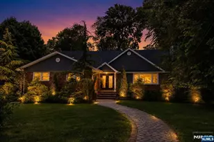 375 Queens Ct, Ridgewood, NJ 07450 - Photo 1