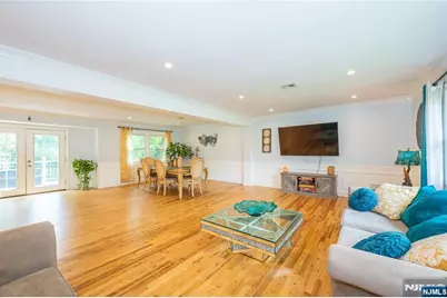 375 Queens Court, Ridgewood, NJ 07450 - Photo 9