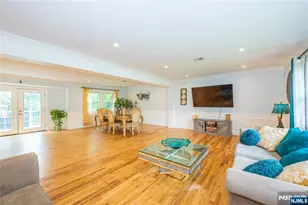 375 Queens Ct, Ridgewood, NJ 07450 - Photo 9