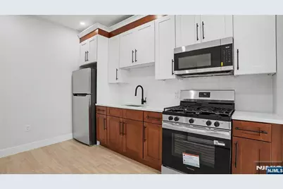 135 Bergen Avenue, Kearny, NJ 07032 - Photo 15