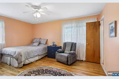 347 Alan Drive, Paramus, NJ 07652 - Photo 17
