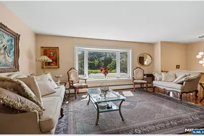 347 Alan Drive, Paramus, NJ 07652 - Photo 5