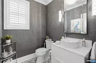 2 Churchill Ct, Paramus, NJ 07652 - Photo 17