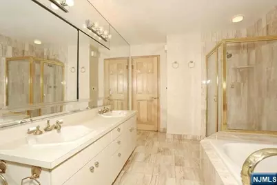 255 Westervelt Lane, Mahwah, NJ 07430 - Photo 19