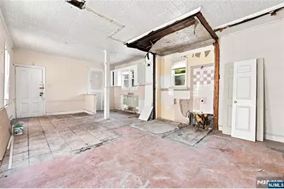 913 Summit Avenue, Union City, NJ 07087 - Photo 23