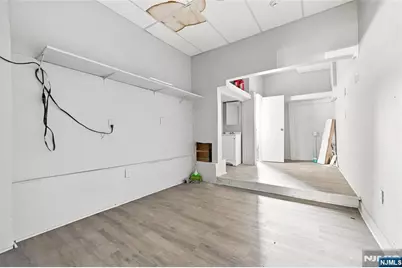 913 Summit Avenue, Union City, NJ 07087 - Photo 9