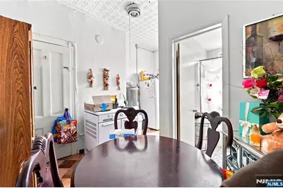 913 Summit Avenue, Union City, NJ 07087 - Photo 17