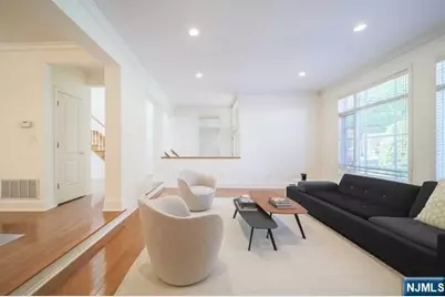 148 Hudson Cove 148 #148, Edgewater, NJ 07020 - Photo 5