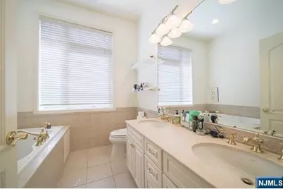 148 Hudson Cove 148 #148, Edgewater, NJ 07020 - Photo 19