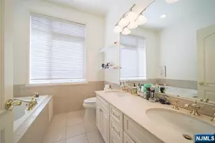 148 Hudson Cove 148, Edgewater, NJ 07020 - Photo 19