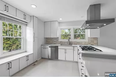 6 Grand Cove Way A06 #A06, Edgewater, NJ 07020 - Photo 15
