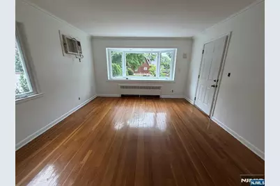 649 Oakdene Avenue 1 #1, Ridgefield, NJ 07657 - Photo 7