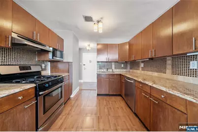 6040 Boulevard East 34J #34J, West New York, NJ 07093 - Photo 9