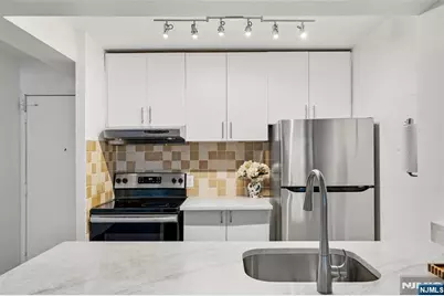 333 Grand Avenue 2M #2M, Palisades Park, NJ 07650 - Photo 5