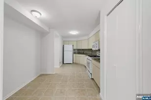 403 Livingston Ct N403, Edgewater, NJ 07020 - Photo 13