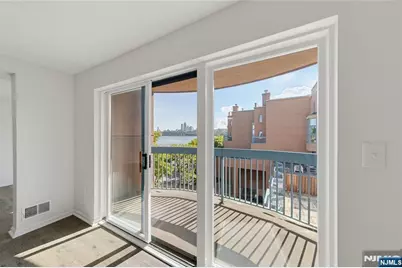 403 Livingston Court N403 #N403, Edgewater, NJ 07020 - Photo 3