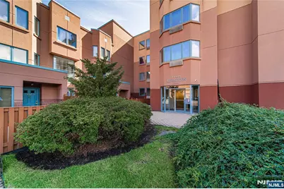 403 Livingston Court N403 #N403, Edgewater, NJ 07020 - Photo 37