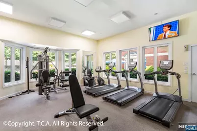 403 Livingston Court N403 #N403, Edgewater, NJ 07020 - Photo 5