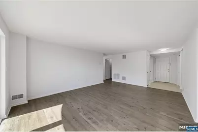 403 Livingston Court N403 #N403, Edgewater, NJ 07020 - Photo 9
