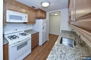 107 Indian Hollow Ct 107, Mahwah, NJ 07430 - Photo 11