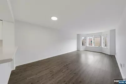 503 Hancock Court 503 #503, Edgewater, NJ 07020 - Photo 3